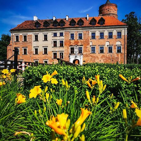 Zamek Uniejow Aparthotel Exteriör bild