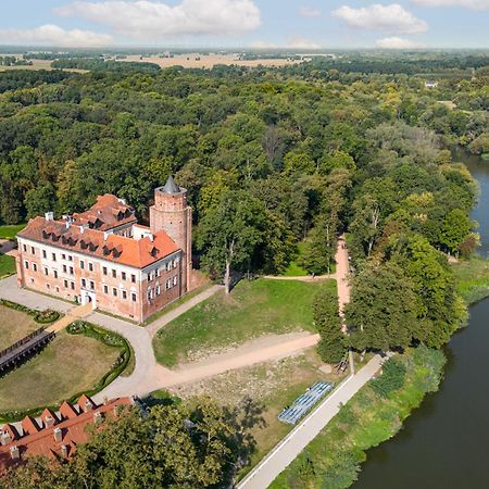 Zamek Uniejow Aparthotel Exteriör bild