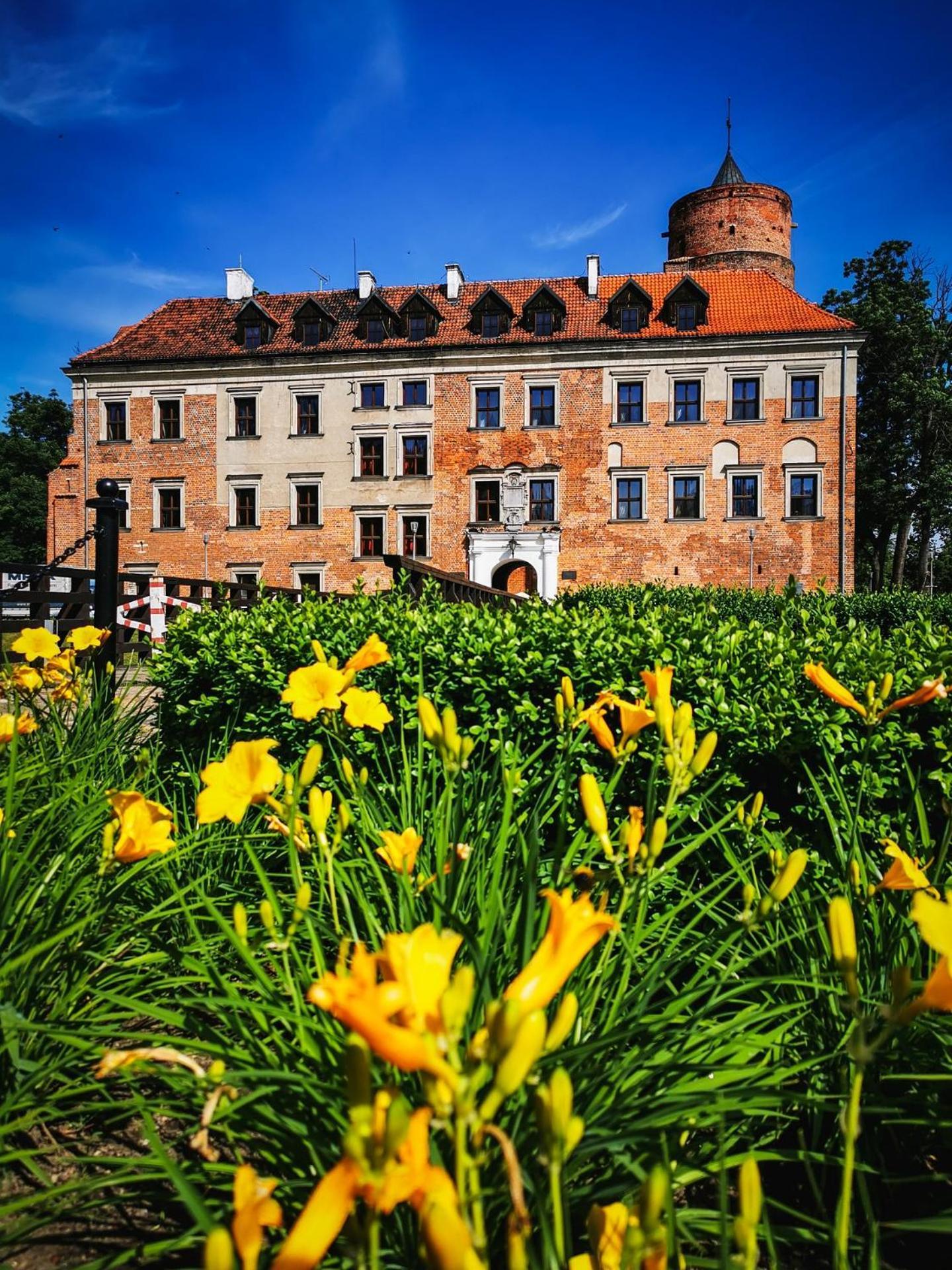 Zamek Uniejow Aparthotel Exteriör bild