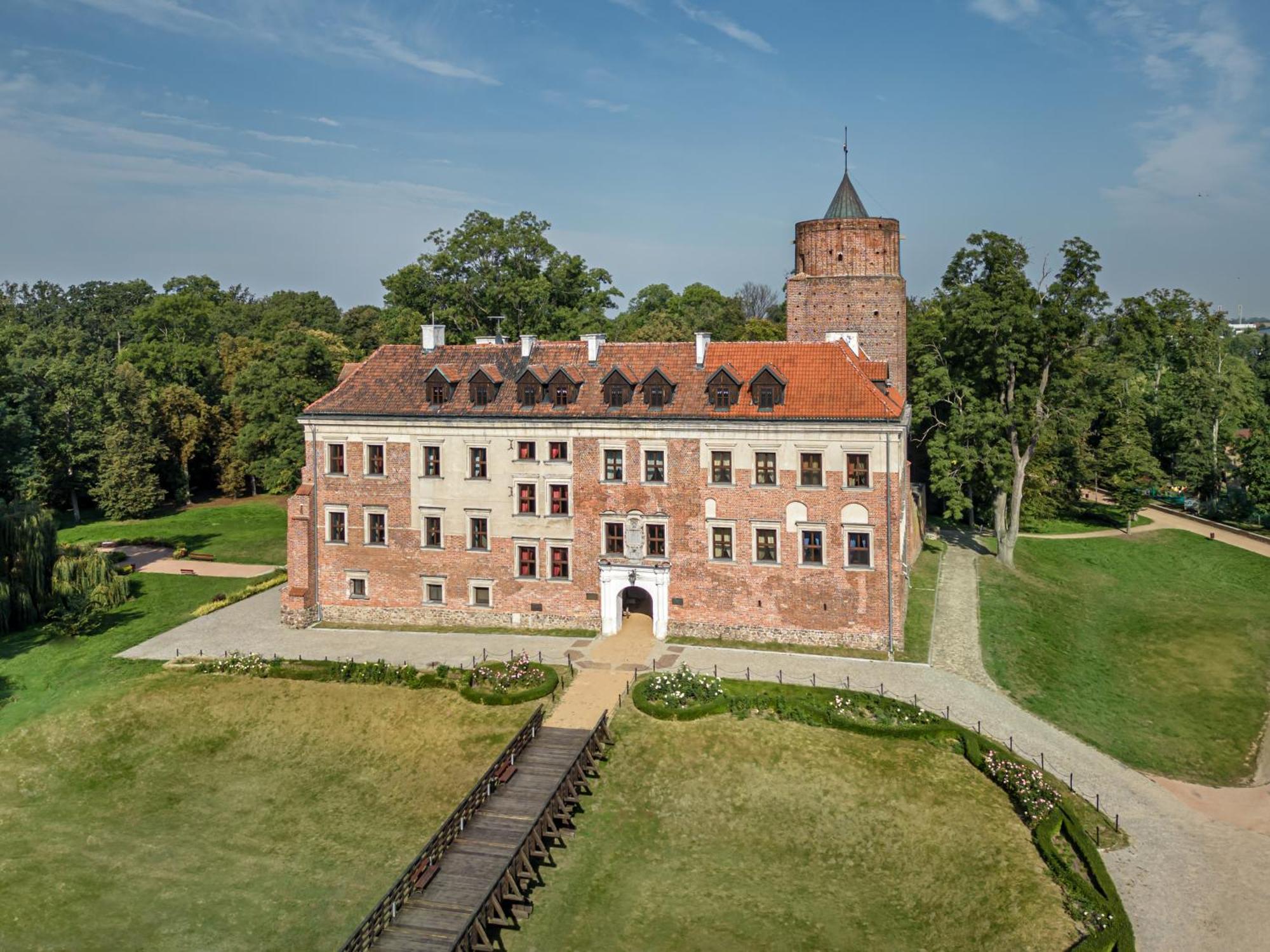 Zamek Uniejow Aparthotel Exteriör bild