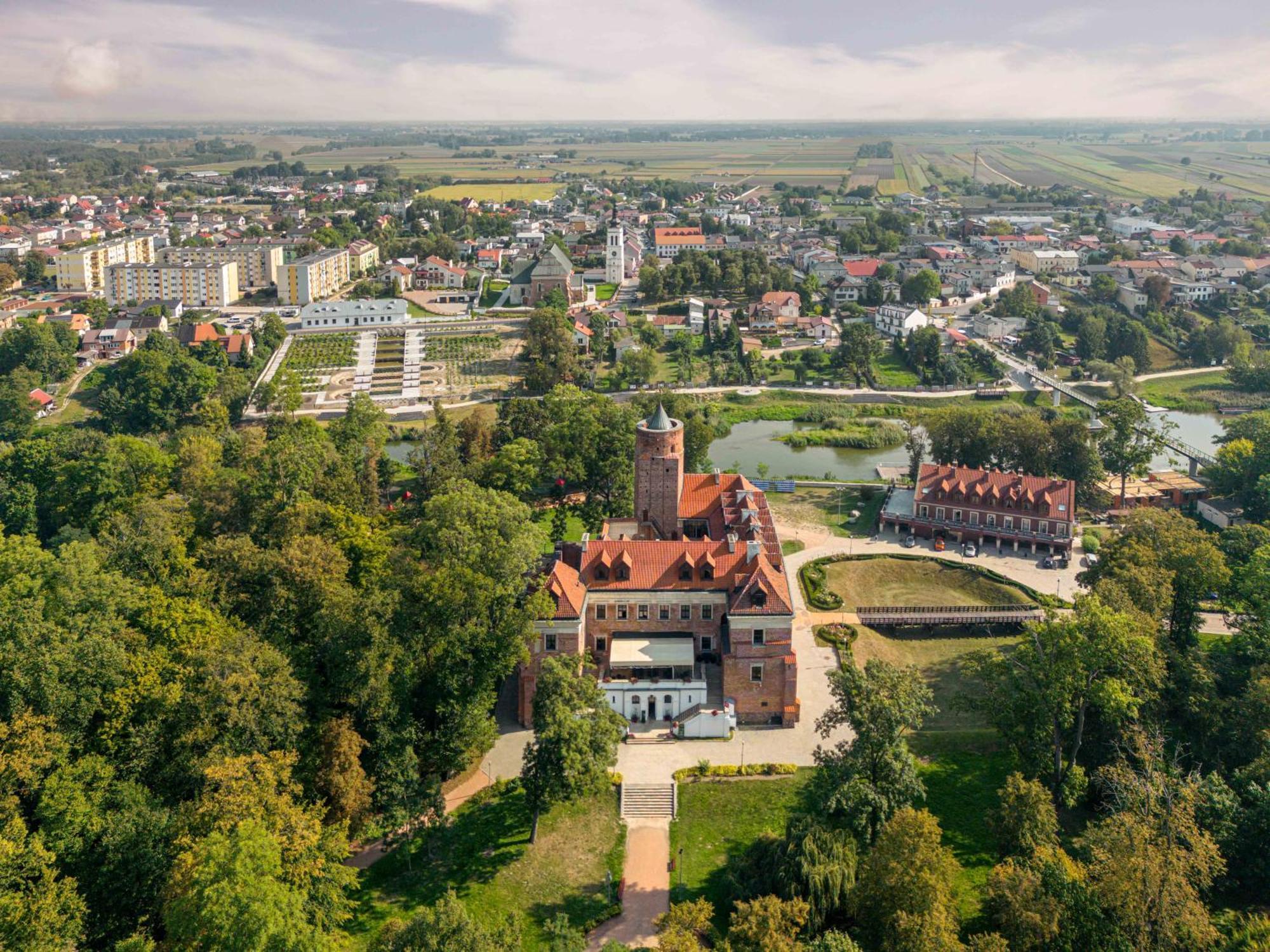 Zamek Uniejow Aparthotel Exteriör bild