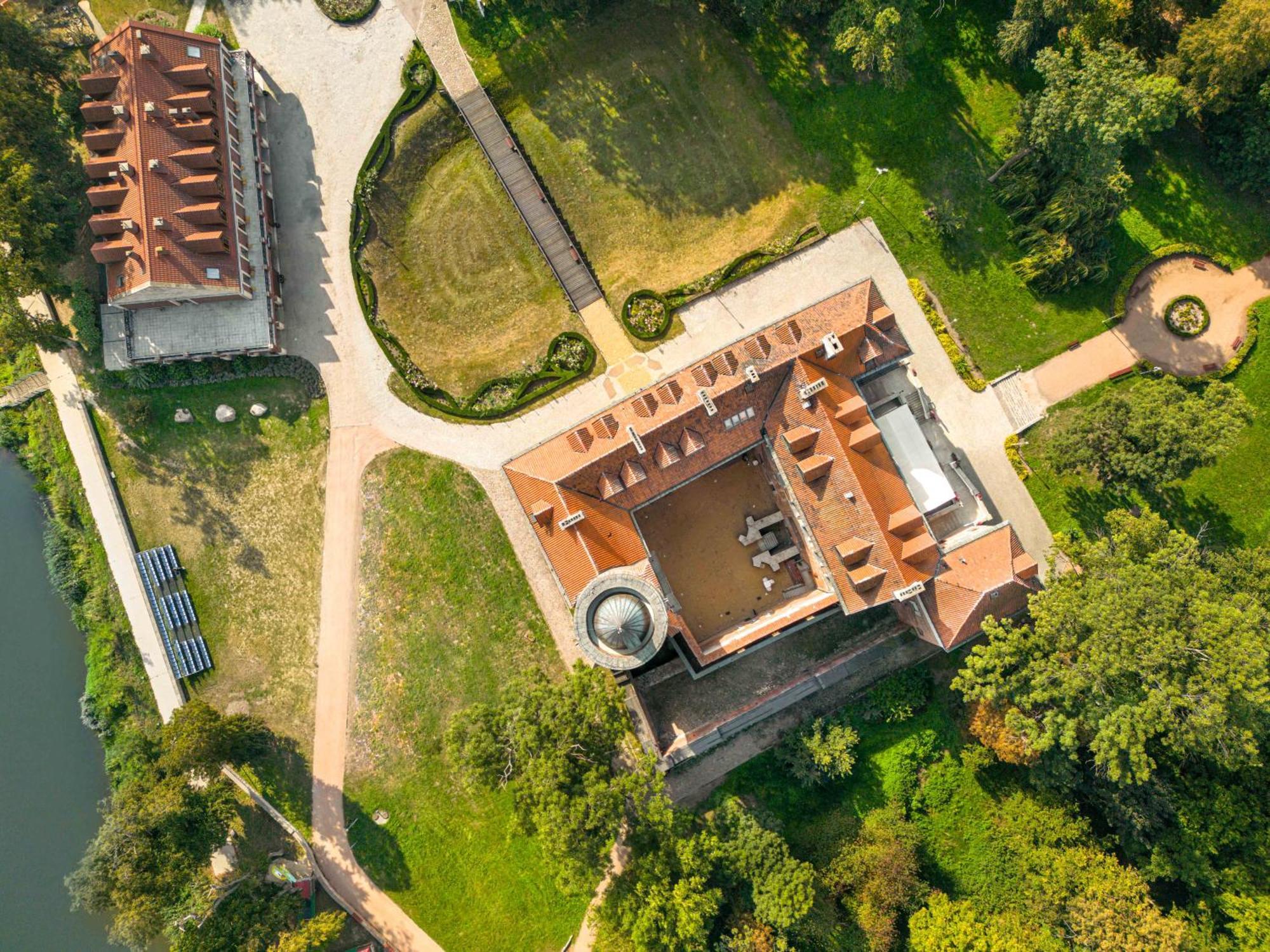 Zamek Uniejow Aparthotel Exteriör bild