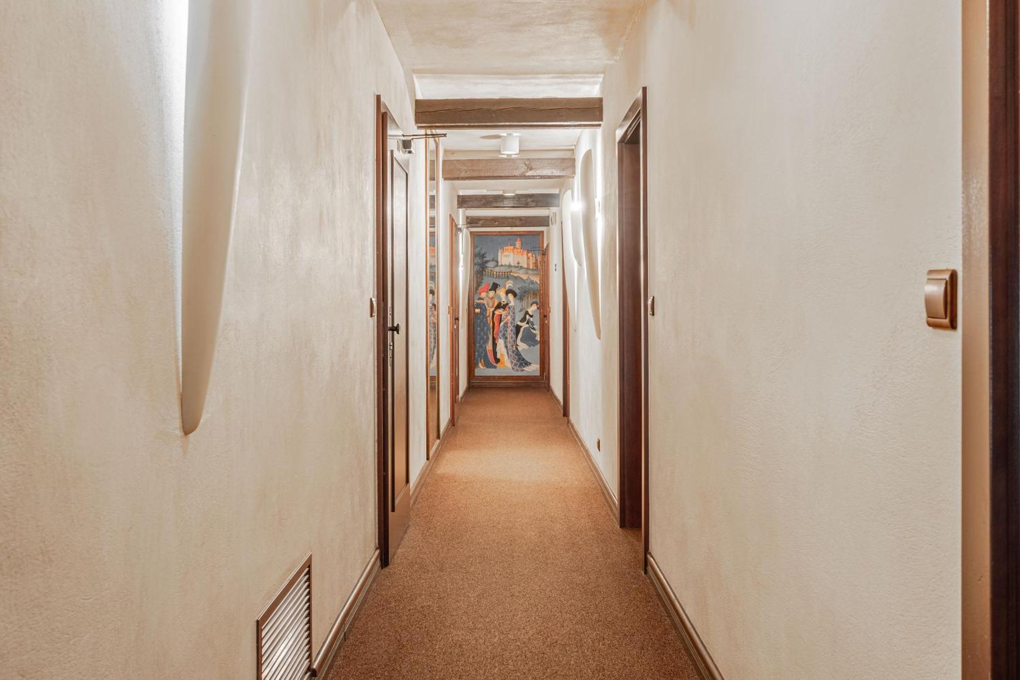 Zamek Uniejow Aparthotel Exteriör bild