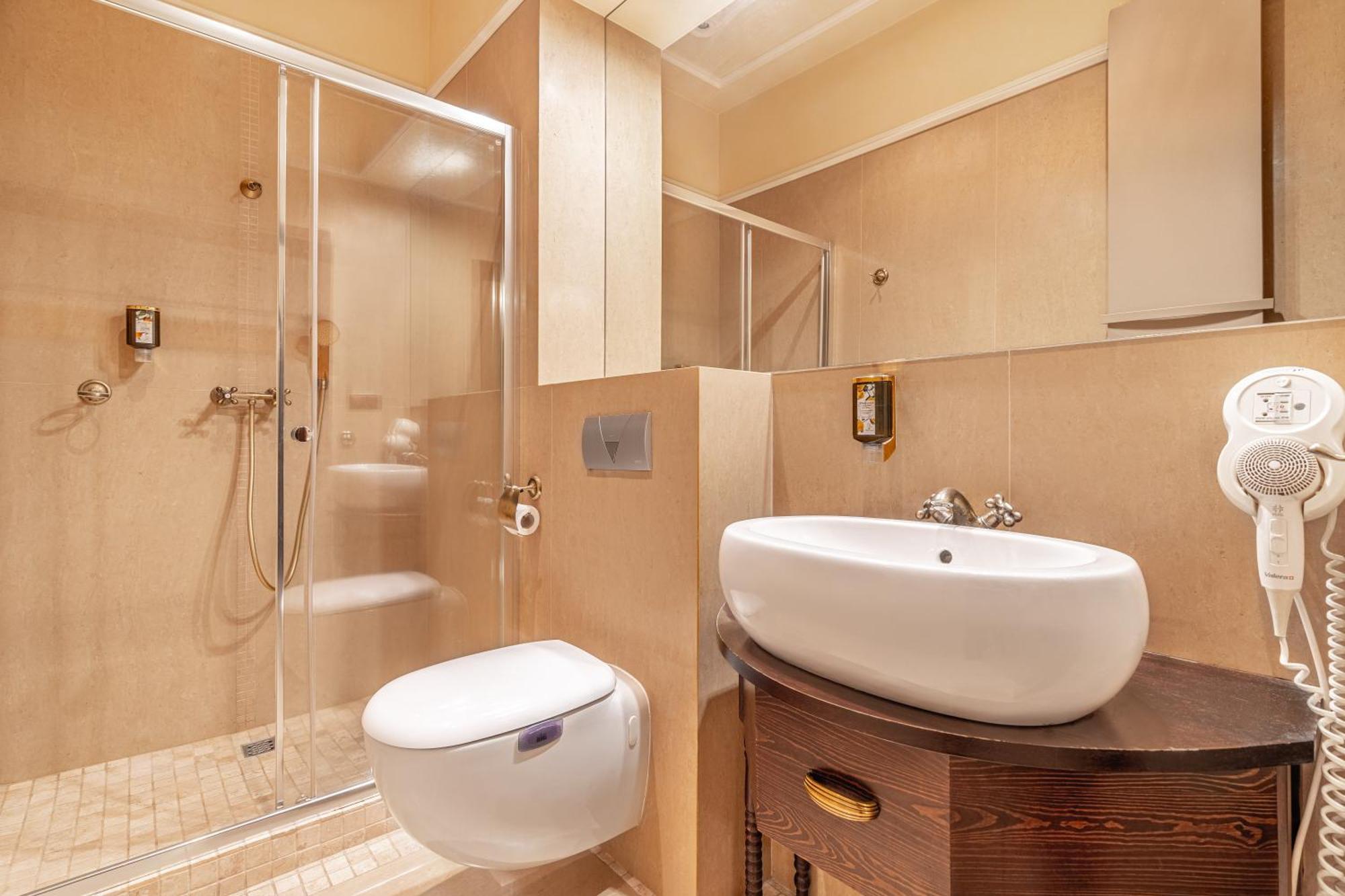 Zamek Uniejow Aparthotel Exteriör bild