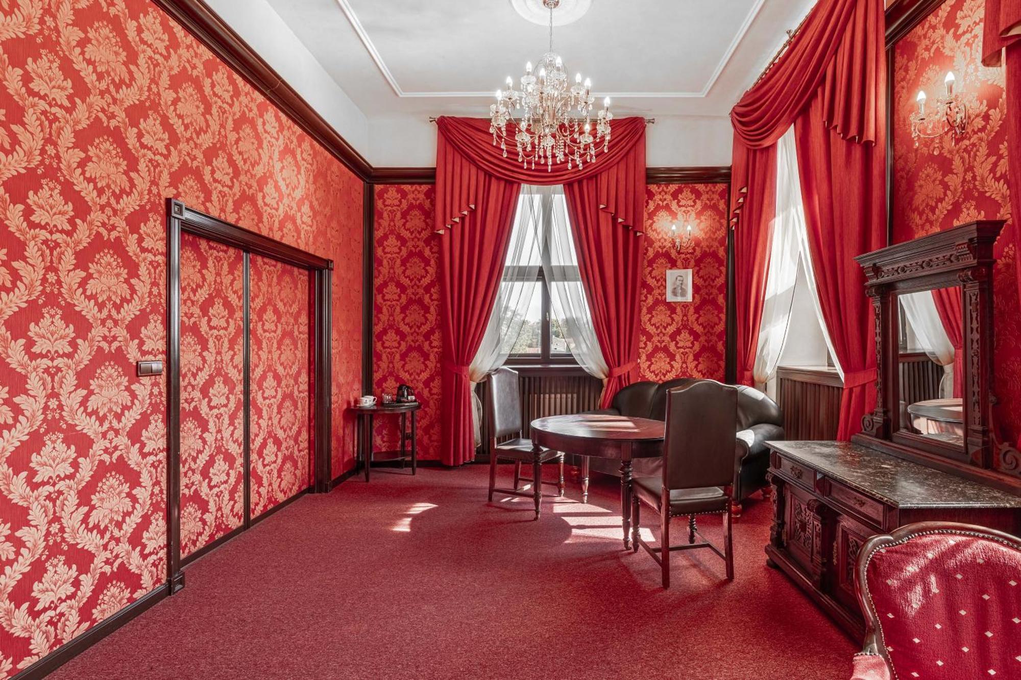 Zamek Uniejow Aparthotel Exteriör bild