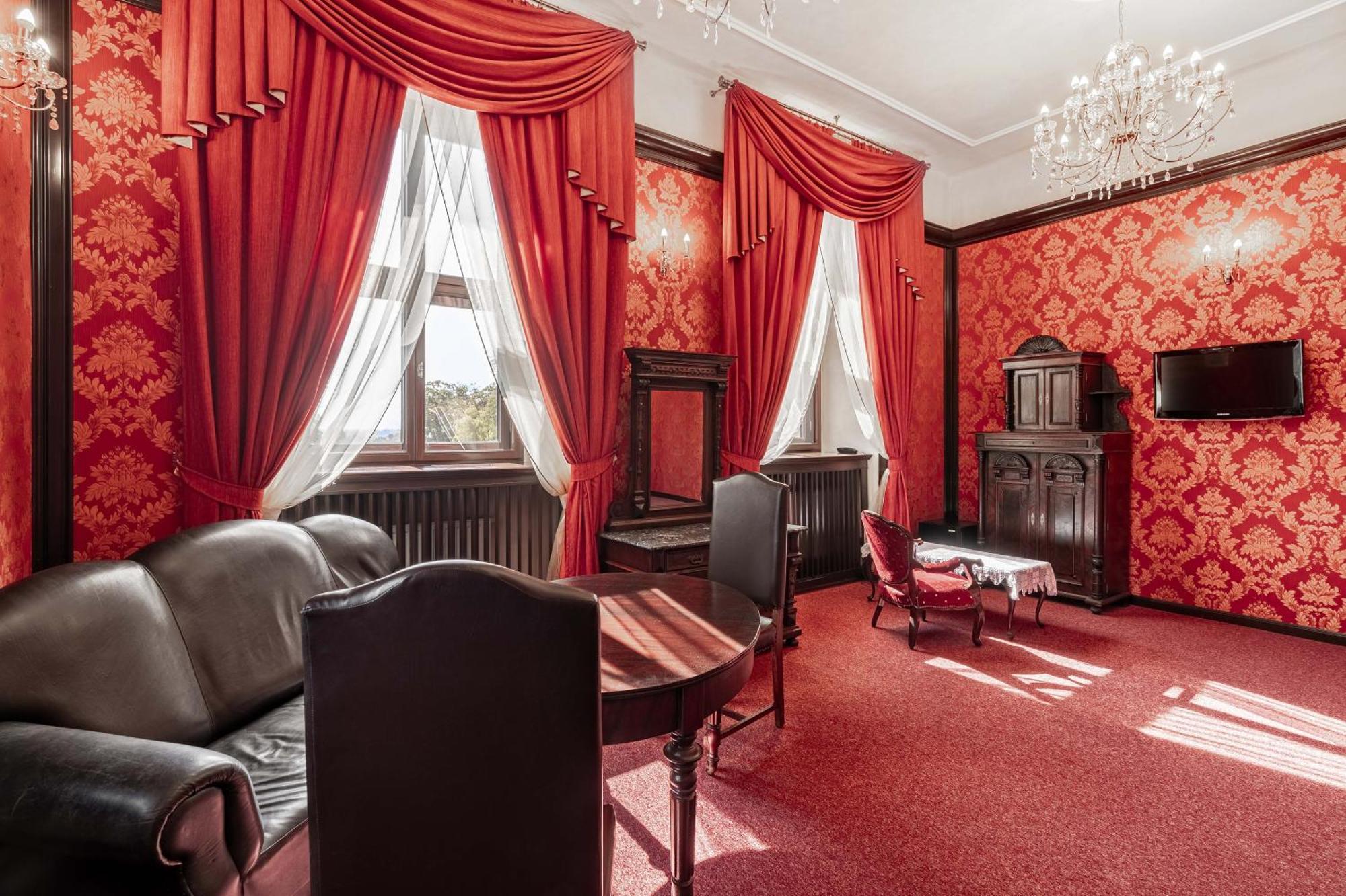 Zamek Uniejow Aparthotel Exteriör bild