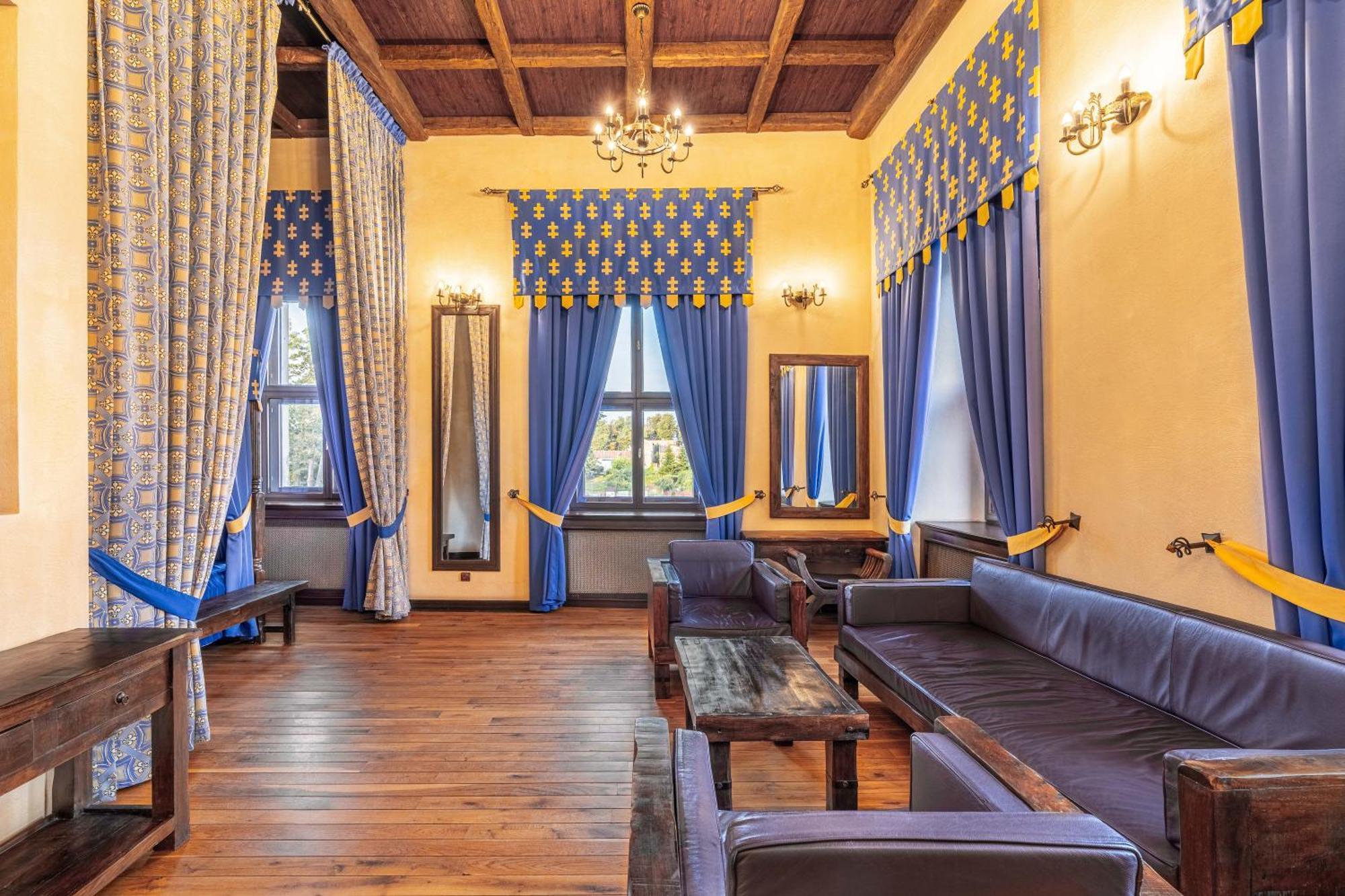 Zamek Uniejow Aparthotel Exteriör bild