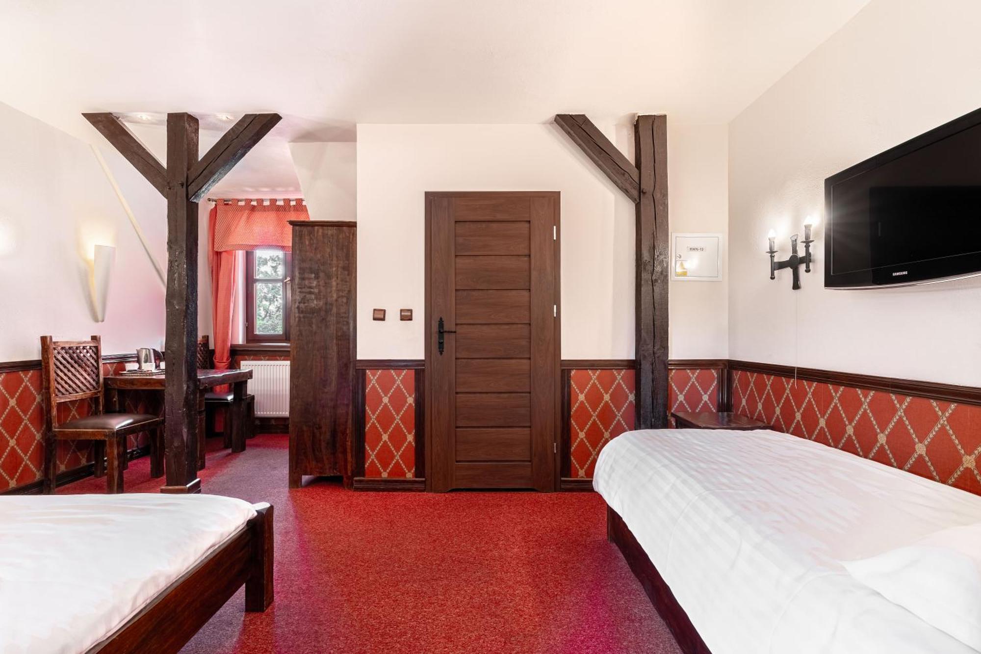 Zamek Uniejow Aparthotel Exteriör bild