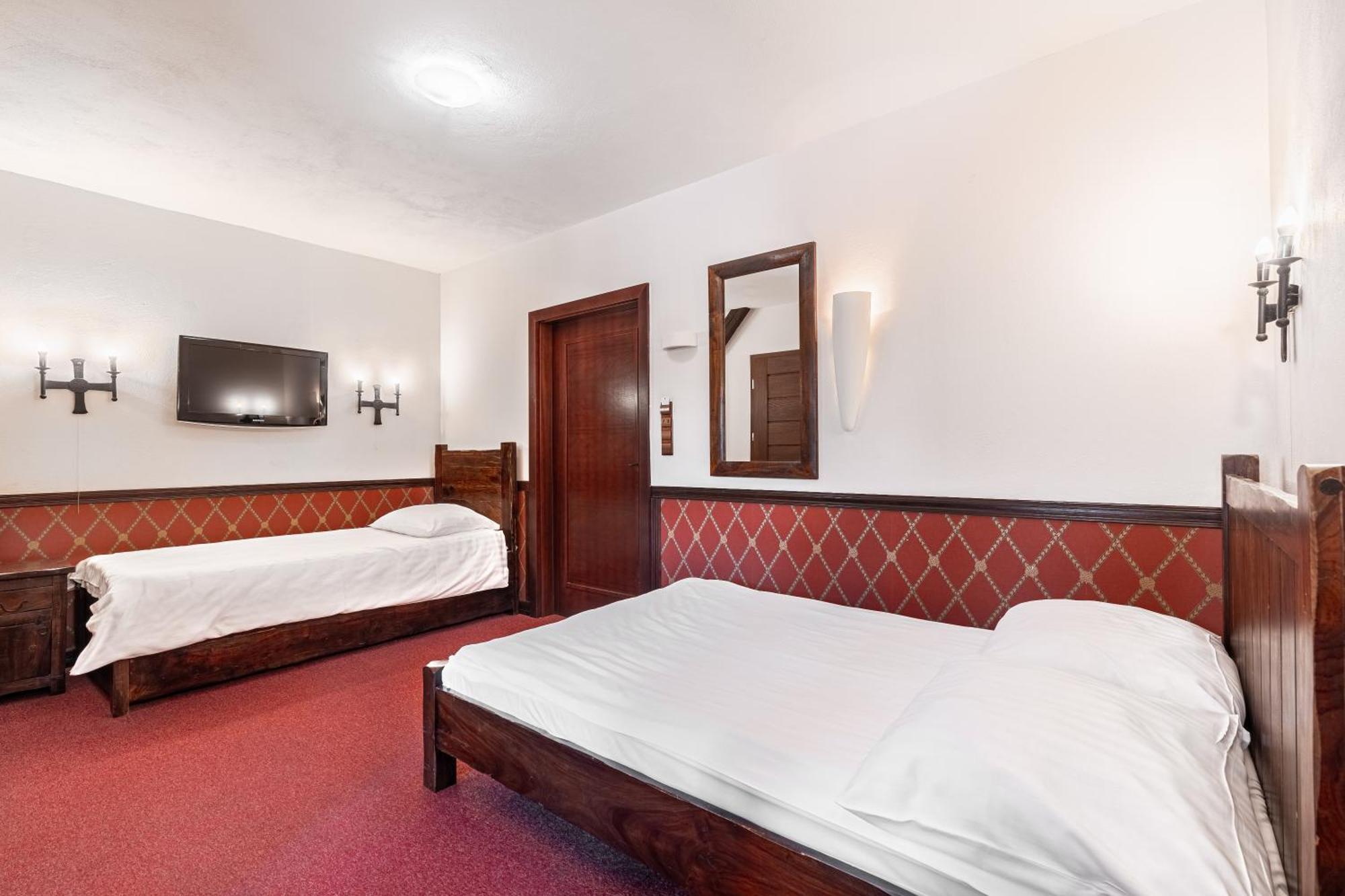 Zamek Uniejow Aparthotel Exteriör bild