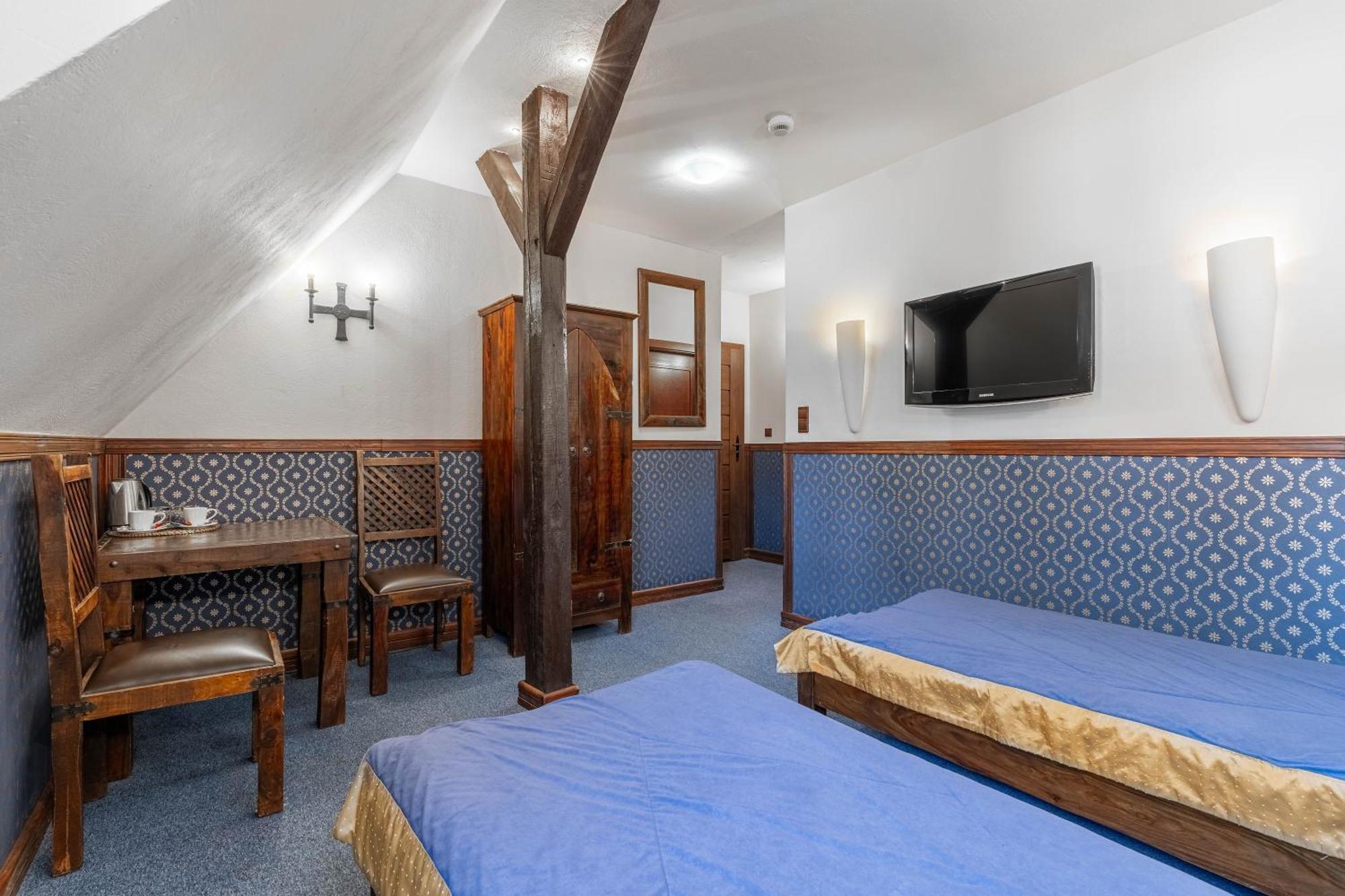 Zamek Uniejow Aparthotel Exteriör bild