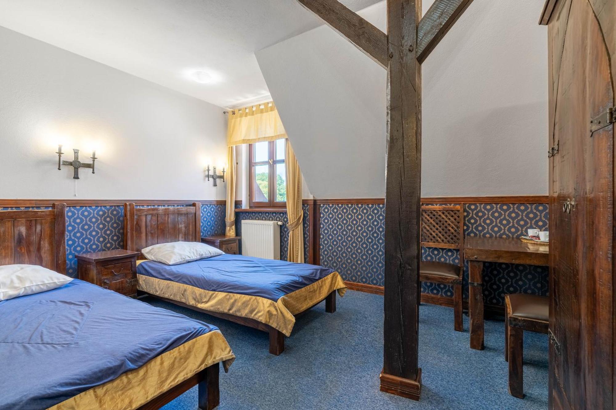 Zamek Uniejow Aparthotel Exteriör bild