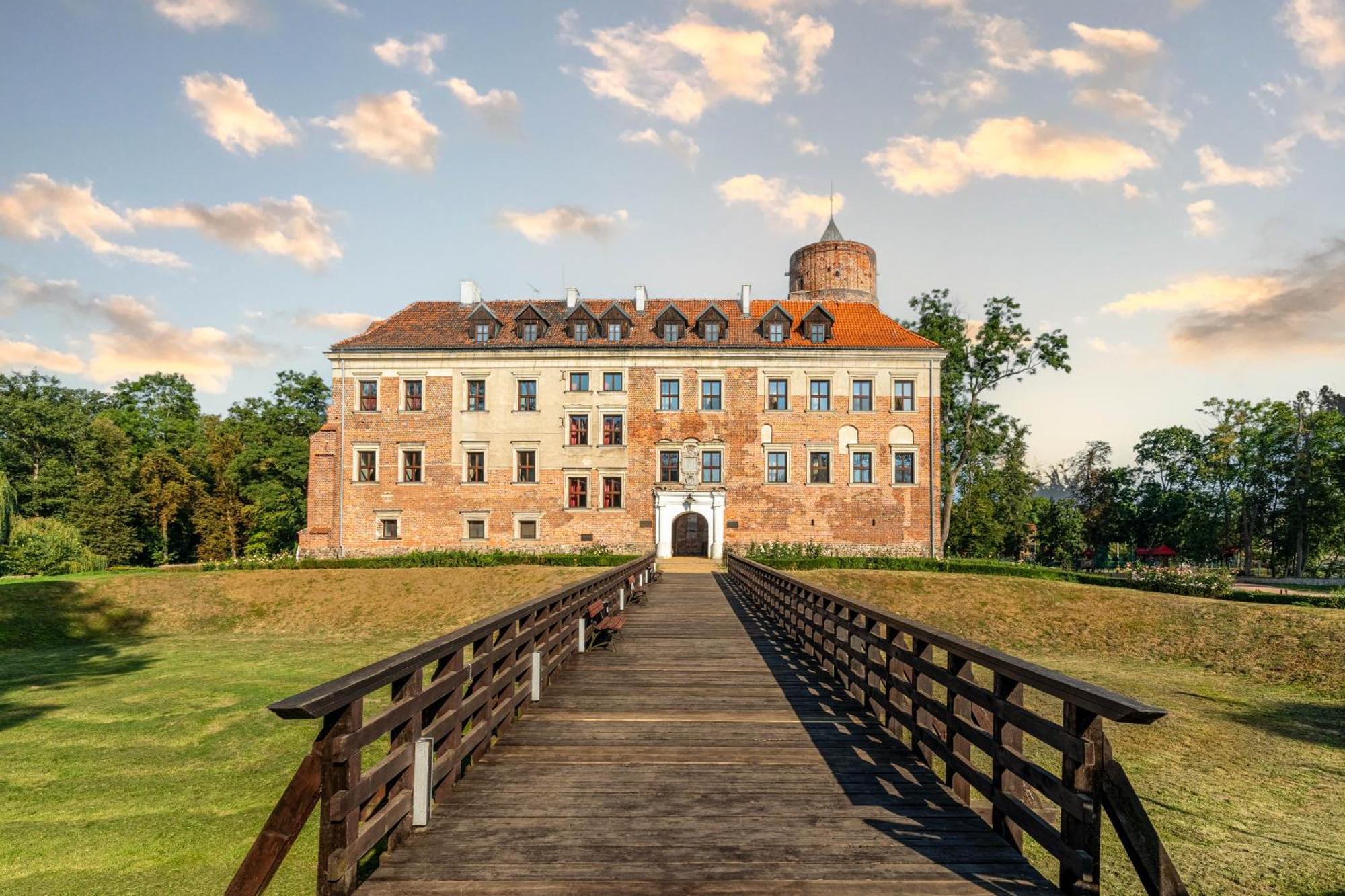 Zamek Uniejow Aparthotel Exteriör bild