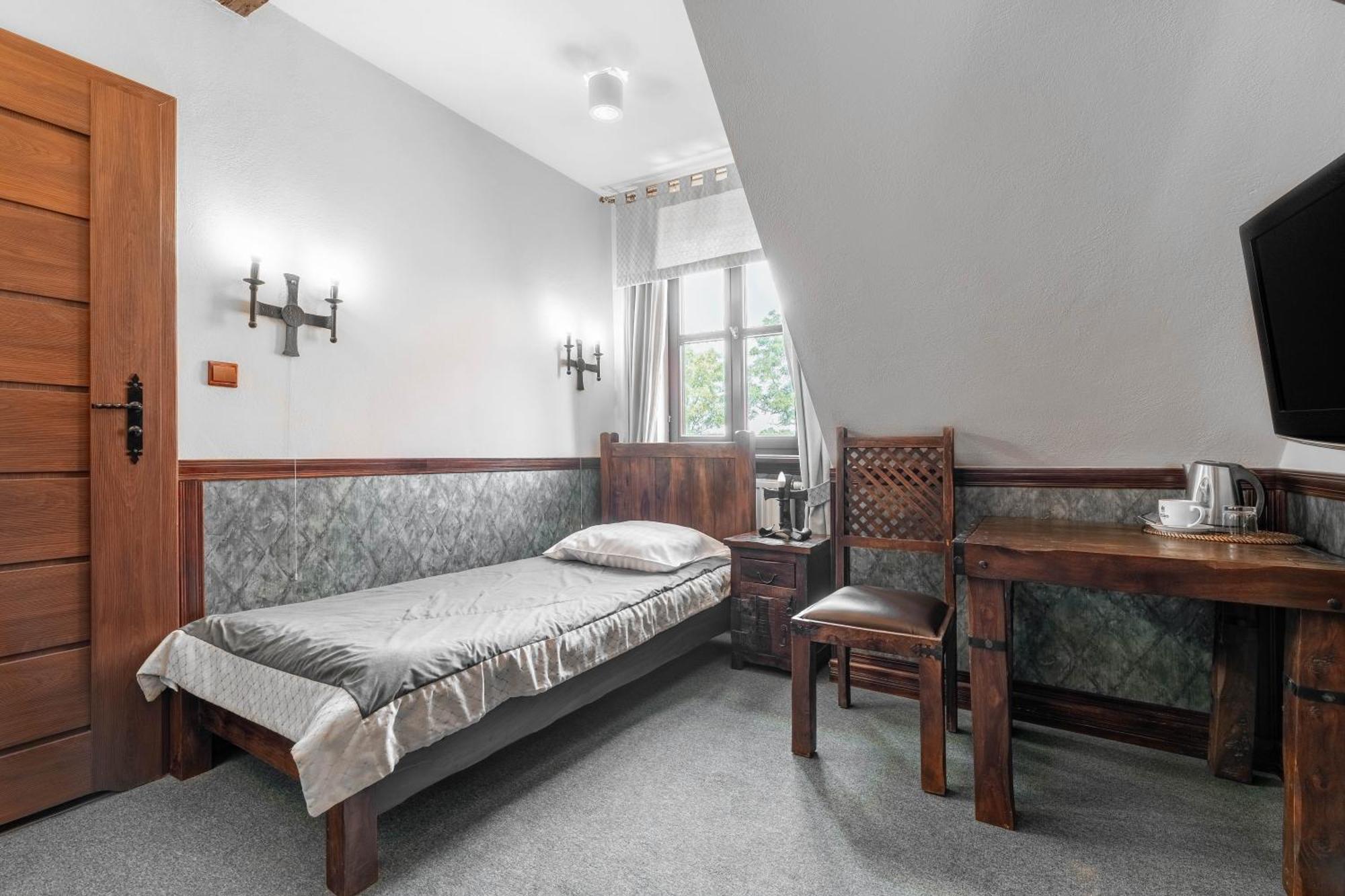 Zamek Uniejow Aparthotel Exteriör bild